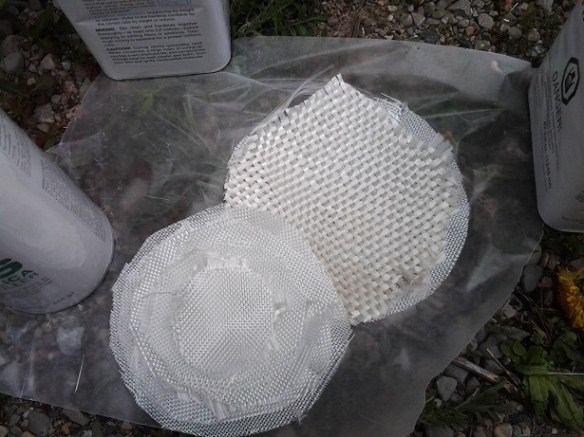 Cutting out fibreglass cloth a varing weights and diameters for the patch.